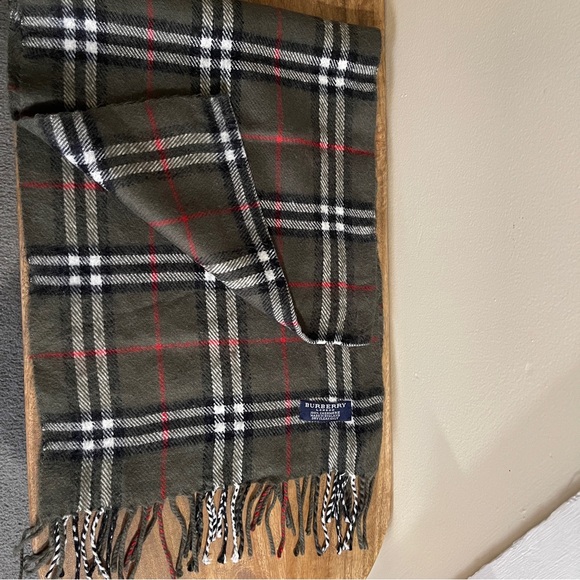 AUTH BURBERRY OLIVE CASHMERE SCARF ๐ GREEN BLACK RED WHITE VINTAGE CHECK PLAID - Picture 5 of 9